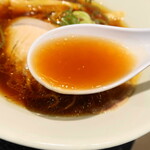 極上中華そば 福味 東京駅　KITTE店 - スープ
