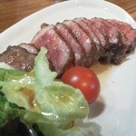 居酒屋 兀突骨 - 牛肉　外側炙って中はレア