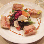 サンク・オ・ピエ - プレクリスマスコース(8000円)のフランスランド産鴨のフォアグラのテリーヌ、リンゴのコンポート添え、バルサメーラソース