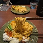 酒肴場 屯 - まぜそば用の太麺はもっちり美味