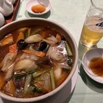 新世界菜館 - 唐辛子野菜ソバと飲みかけの生ビール
