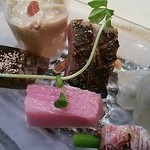 華丸吉日 - 大間鮪カマトロ・サメの煮こごり・カワハギとも合え・宮崎牛・氷見の天ブリ