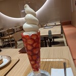 Minori Kafe - いちごのソフトクリーム　1700円