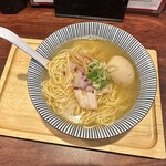 焼きあご塩らぁ麺 角とび - 