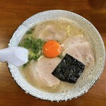 幸陽閣 - 卵入りラーメン