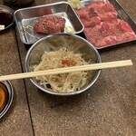 焼肉 だいもん - もやしナムル、左上タン元(数量限定)、ネギタン塩