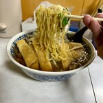 満足食堂 - 黄色い中太麺。