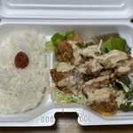 手羽先番長 - チキンサラダ弁当(並)ニンニク醤油マヨ。