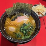 Iekei Ramen Inabaya - ラーメン麺半玉に味玉付き