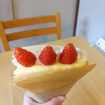 V TWIN cafe - 料理写真:イチゴカスタードホイップクレープ