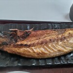 四日市ヒモノ食堂 - 旨味たっぷりの鯖の半身
