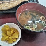 四日市ヒモノ食堂 - 味噌汁と漬物