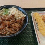 Hanamaru Udon - 牛肉うどん小、いか天、はなまる唐揚げ(*´ω｀*)