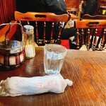 名曲・珈琲 麦 - お水、おしぼり、シュガー、お塩
