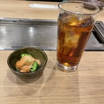 レトロ鉄板居酒屋Gacha - ウーロン茶300円