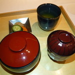 東郷 - 食事／オホーツク産ズワイガニとエリンギの蟹味噌ピラフ・キャベツの和風スープ・香の物