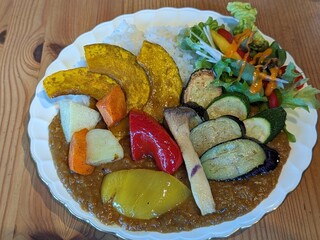 kamakurahamba-guranaikyuubunnosan - 季節野菜のビーフカレー¥1518-