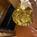 鮨処 凜 - ボトルの底がバラ