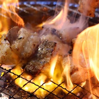 The chicken Yakiniku (Grilled meat) served with a secret sauce is also exquisite! Enjoy a wide variety of parts