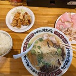 中華そば 牡丹 - とんこつラーメンチャーシュー大、唐揚げセット1200円