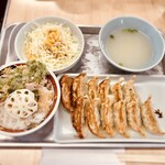 Hitokuchi Gyouza Sutoraiku - 焼餃子定食ジーロー飯 790円込み