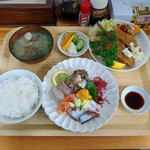 岡垣食堂 本店 - 海鮮定食990円（ごはん小）