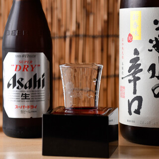 We have a variety of drinks including beer, cold sake, and sour drinks.