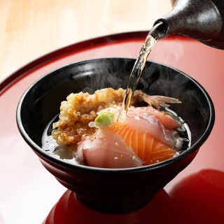 シメにはあったか出汁茶漬けでさらに旨い!