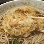 Komorosoba - かき揚げ 持ち上げ