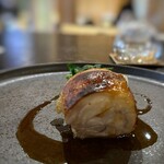 233405037 - 国産鶏もも肉・・見た目以上にボリュームがある品。フォンドボーソース、岩塩