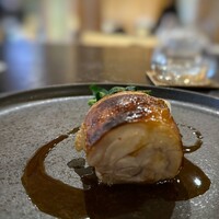 イノベーティブ フレンチ ワタハン - 国産鶏もも肉・・見た目以上にボリュームがある品。フォンドボーソース、岩塩