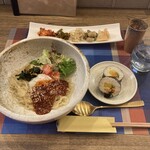 コリアンバル つじい - ビビン麺.キンパランチ(ブドウジュース付) 1250円