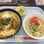空港食堂 - カツ丼とミニ沖縄そば