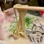 豚骨ラーメン専門 大名古屋一番軒 - 麺（博多麺／硬さ普通）