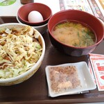 すき家 - お好み牛玉丼+味噌汁お新香セット（とん汁変更）910円税込ですってぇ〜♪