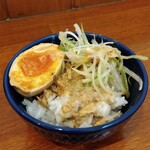 俺の中華たなか家 - 「半ライス」に「俺中担々麺白」のトッピング類を移設して「ミニ担々丼」の出来上がり❗これ❗旨しლ(´ڡ`ლ)