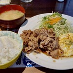 大盤振舞まんぷく食堂 - 料理写真:　肉玉定食　並盛り　1,200円