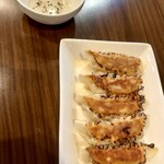 アジアン ダイニング フード エイト - 肉たっぷり焼き餃子