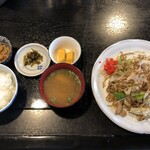 お好み焼き ぶーふーうー - 野菜炒め定食