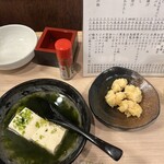 立呑み 魚勝 - 白子の天ぷら 500円 青のり豆腐 350円