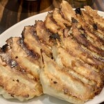 珉珉 - 名物の焼き餃子