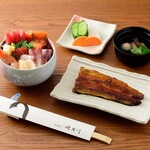 Unagi Meigetsugawa - 海鮮丼と蒲焼き