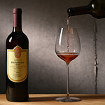 スカラ - ワインをそそいでいる