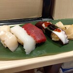 Tachiguizushi Misaki - ホタテ、イカ、マグロ、タコ