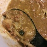 麺や マルショウ - 鶏白湯カレーにミンチチャーシュー卵黄増し-肉具どっさり(2013/12)