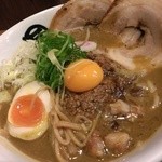 麺や マルショウ - 鶏白湯カレーにミンチチャーシュー卵黄増し(2013/12)