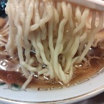 春木屋 - 中華そば￥650の中太縮れ麺（H25.12.28撮影）