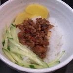 自慢屋 - ラーメンAセットの肉みそ丼（2013年12月）