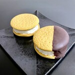 Ginza Bekari - カステラビスケットサンドのチョコレートとプレーン