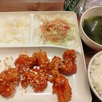 Shinchan - ヤンニョムチキン定食。うーん、チキンが寂しい？？？(^_^;)